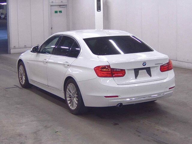 2014 BMW 3 Series 320Dラグジュアリー auction photo 2
