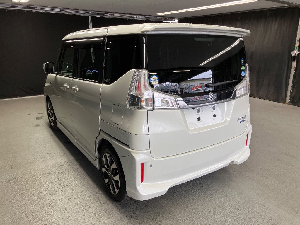 2017 Suzuki ソリオバンディット HYBRID MV auction photo 2