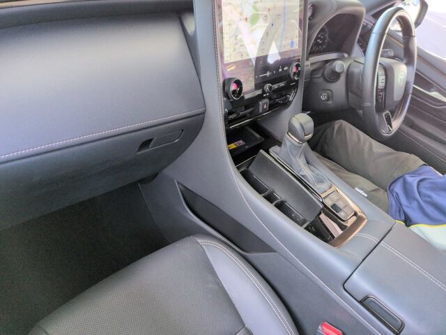 2025 Toyota Alphard Z auction photo 3