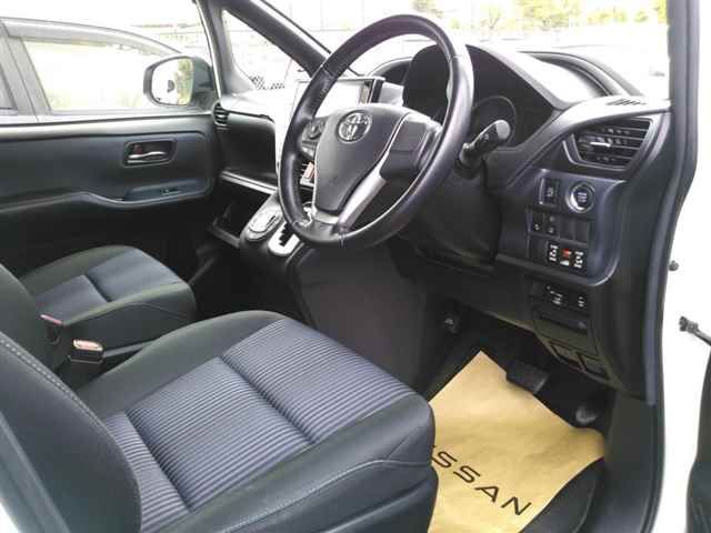 2016 Toyota Voxy ZSキラメキ auction photo 3