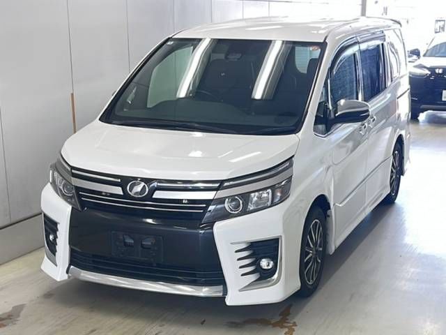 2016 Toyota Voxy ZS Kira II Japan auction vehicle