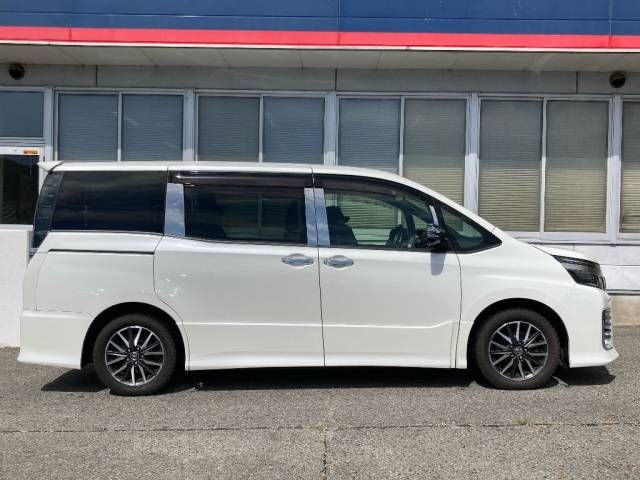 2016 Toyota Voxy ZS Kira II auction photo 2