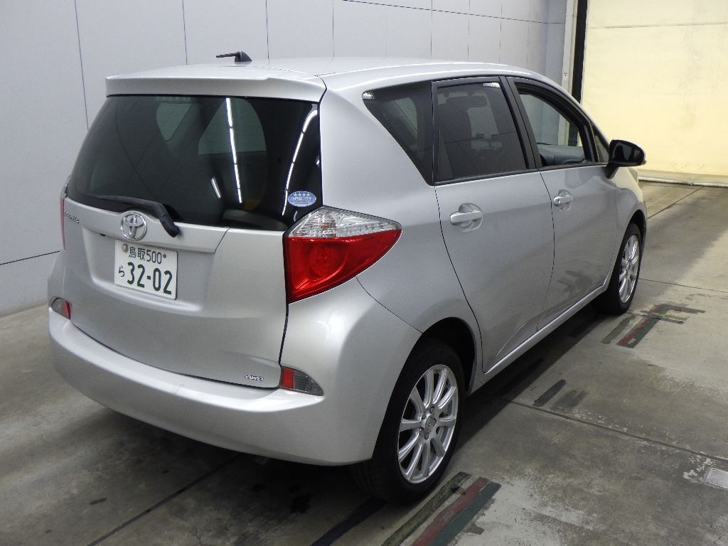 2012 Toyota Ractis 4WD X auction photo 2