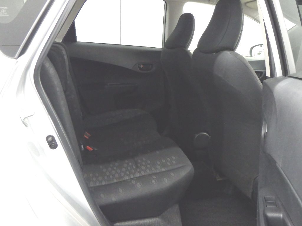 2012 Toyota Ractis 4WD X auction photo 7
