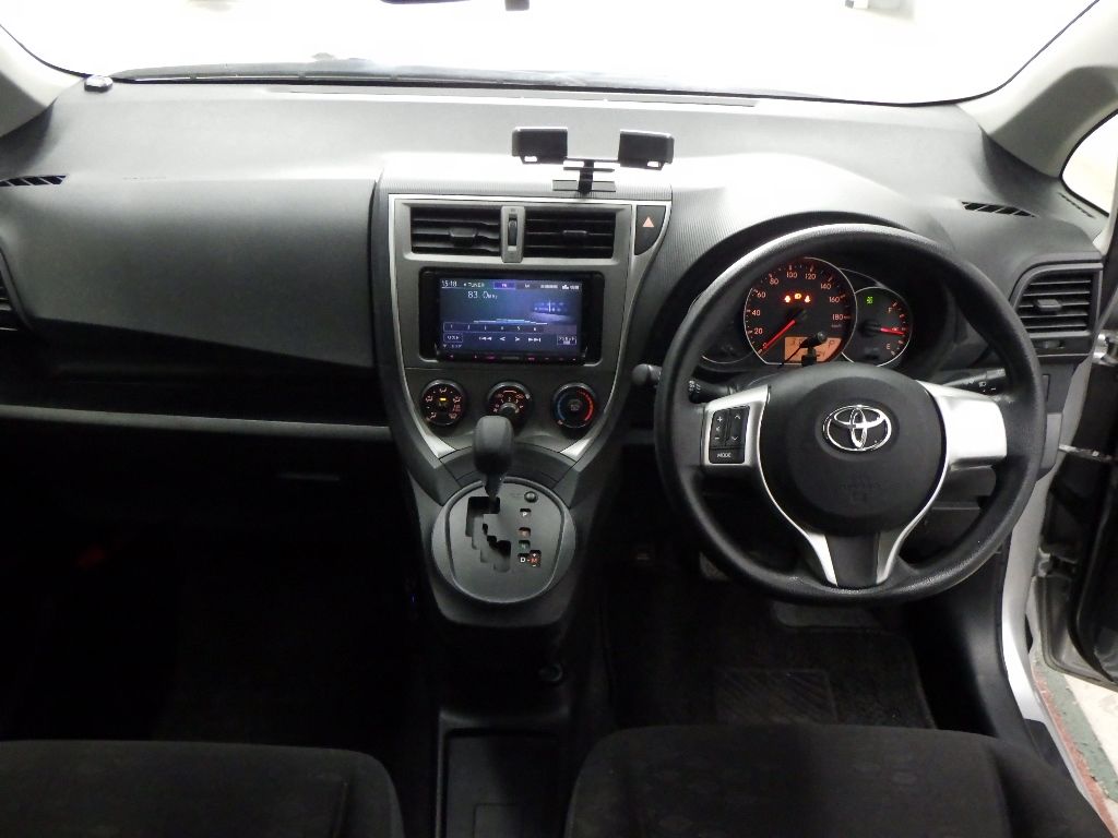 2012 Toyota Ractis 4WD X auction photo 3