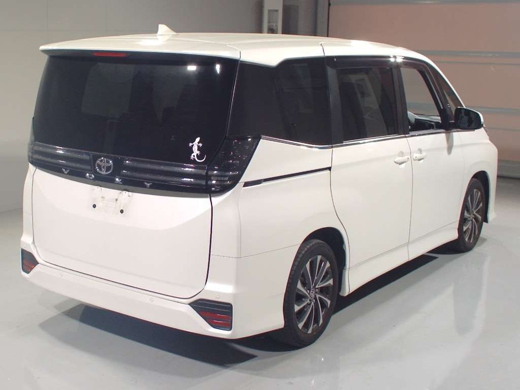2023 Toyota Voxy S-Z auction photo 2