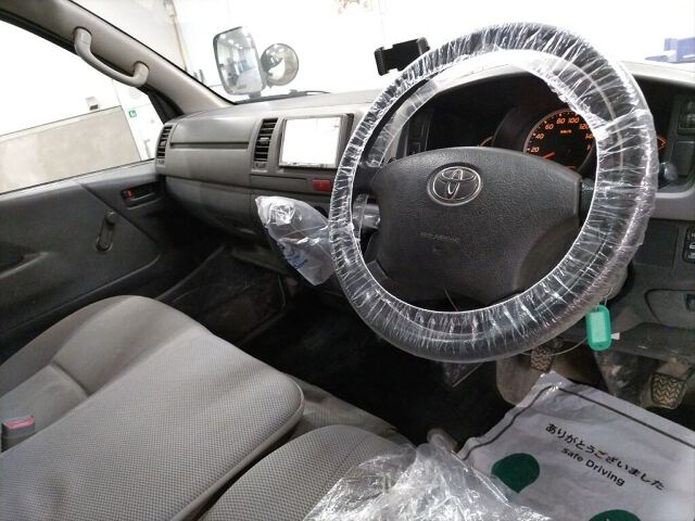 2009 Toyota Hiace ロングDX 4WD auction photo 3