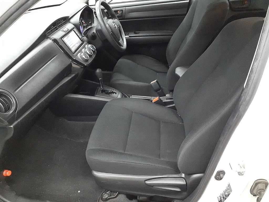 2021 Toyota Corolla Axio EX 4WD auction photo 11