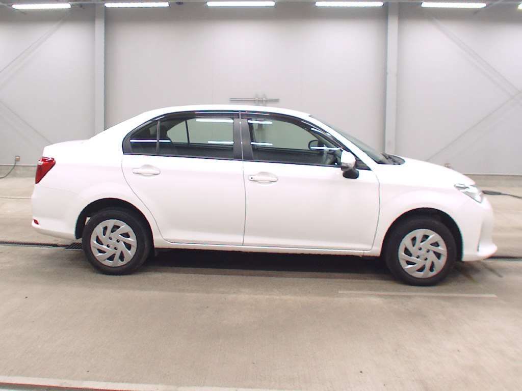 2021 Toyota Corolla Axio EX 4WD auction photo 3