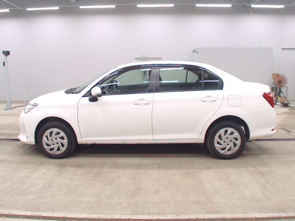 2021 Toyota Corolla Axio EX 4WD auction photo 4