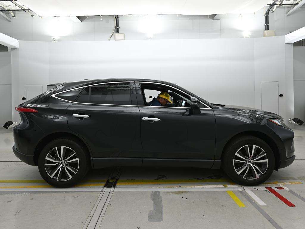 2023 Toyota Harrier G auction photo 3
