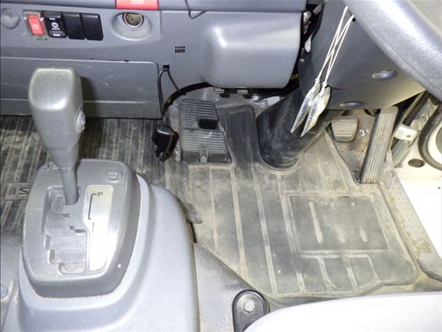 2015 Isuzu Elf Flatbed auction photo 7