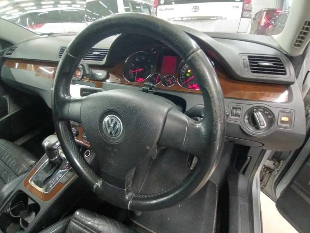 2006 Volkswagen VW パサート V6 4Motion 4WD auction photo 9