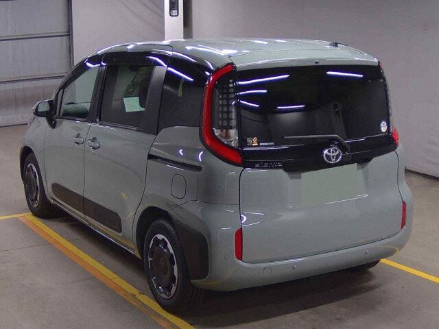 2025 Toyota Sienta Z auction photo 2