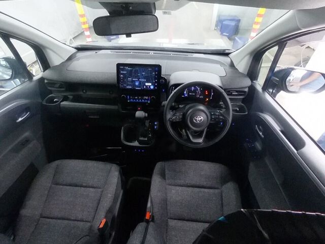 2025 Toyota Sienta Z auction photo 3
