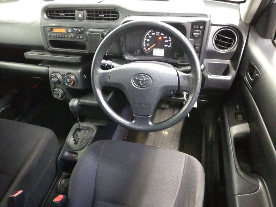 2016 Toyota Succeed auction photo 3