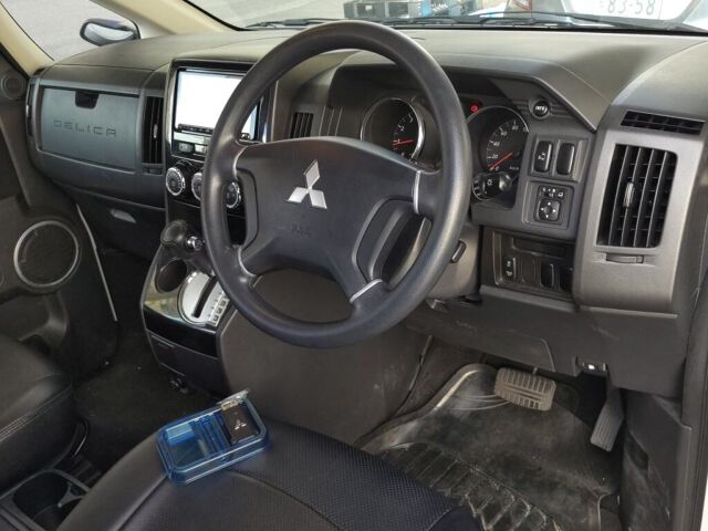 2017 Mitsubishi Delica D:5 M auction photo 3