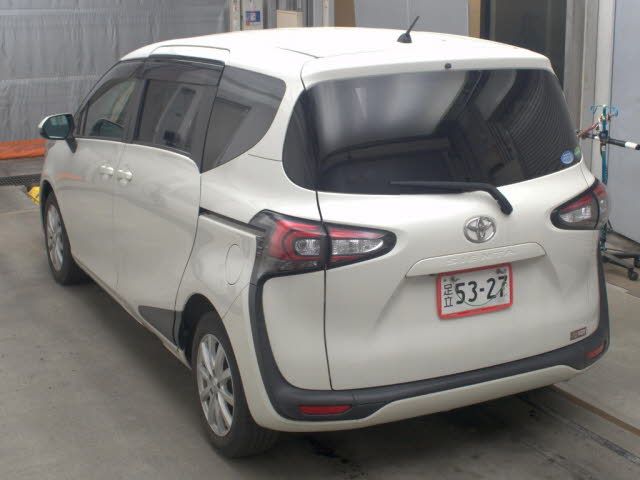 2021 Toyota Sienta auction photo 2