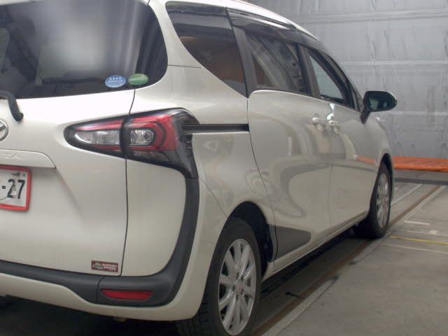 2021 Toyota Sienta auction photo 5