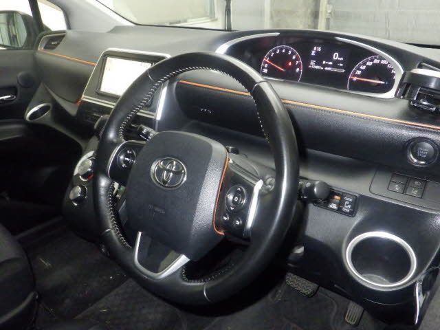 2021 Toyota Sienta auction photo 3