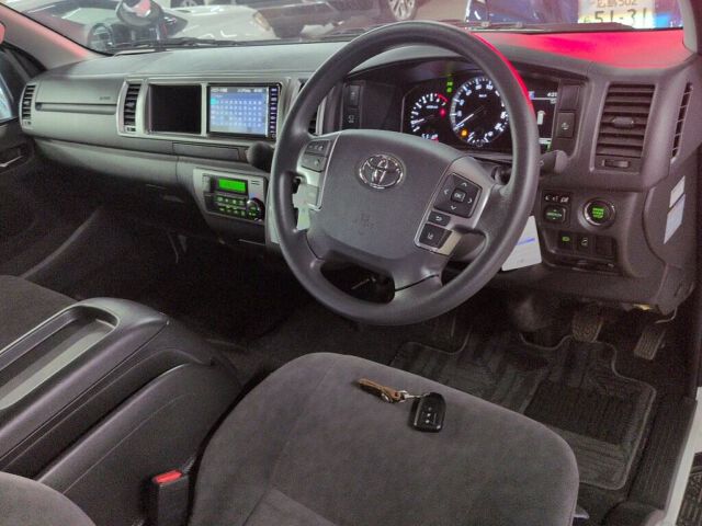 2024 Toyota Hiace GL auction photo 3