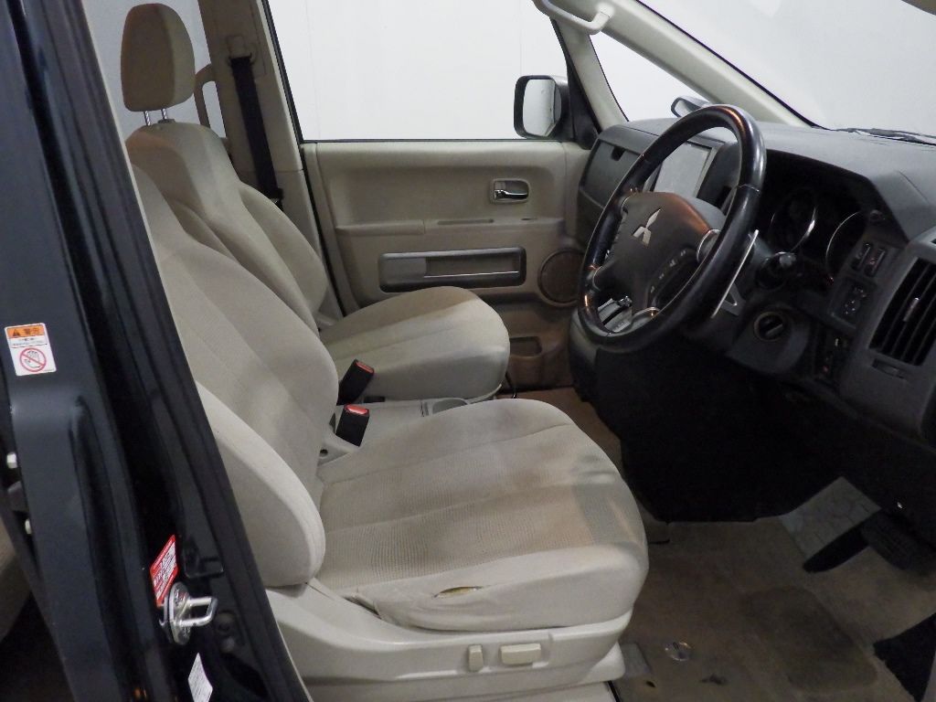 2013 Mitsubishi Delica D:5 Gパワーパッケージ 8人 auction photo 6