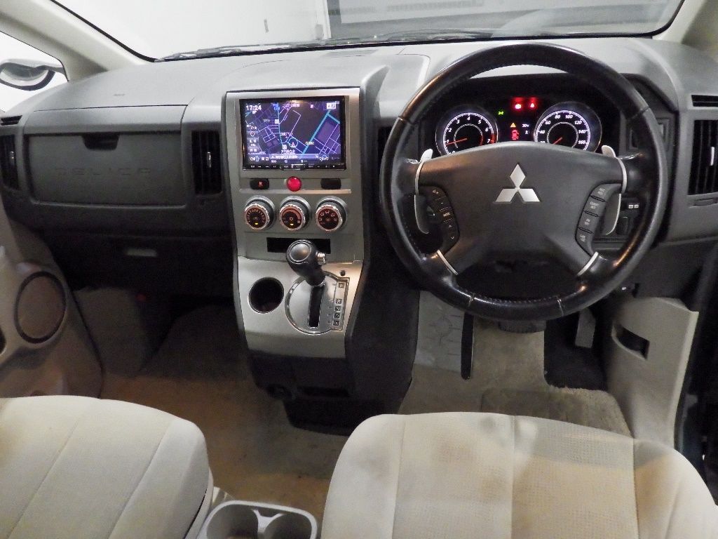 2013 Mitsubishi Delica D:5 Gパワーパッケージ 8人 auction photo 3