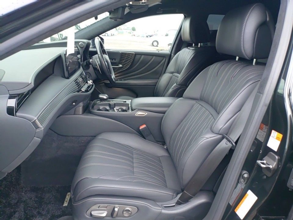 2021 Lexus LS auction photo 16