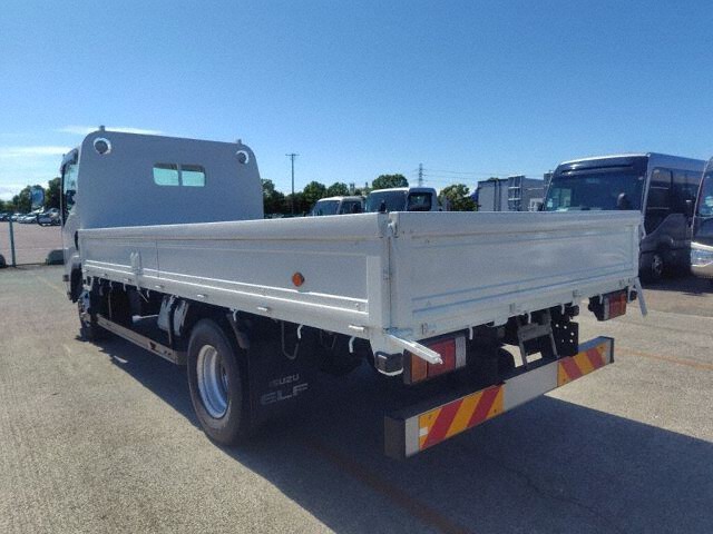 2019 Isuzu Elf auction photo 2