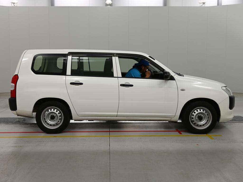 2021 Toyota Probox DX Comfort auction photo 3