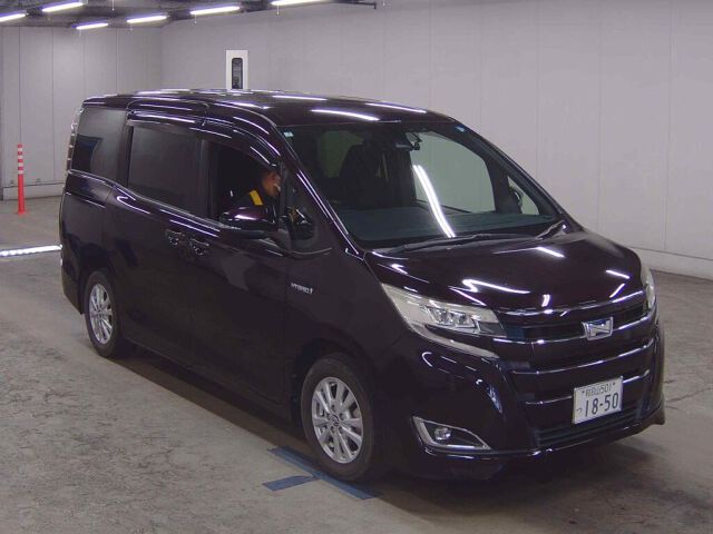 2017 Toyota Noah HV G Japan auction vehicle