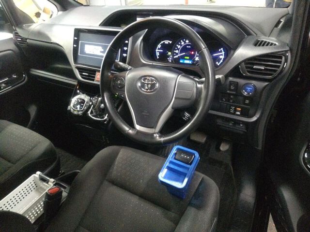 2017 Toyota Noah HV G auction photo 3