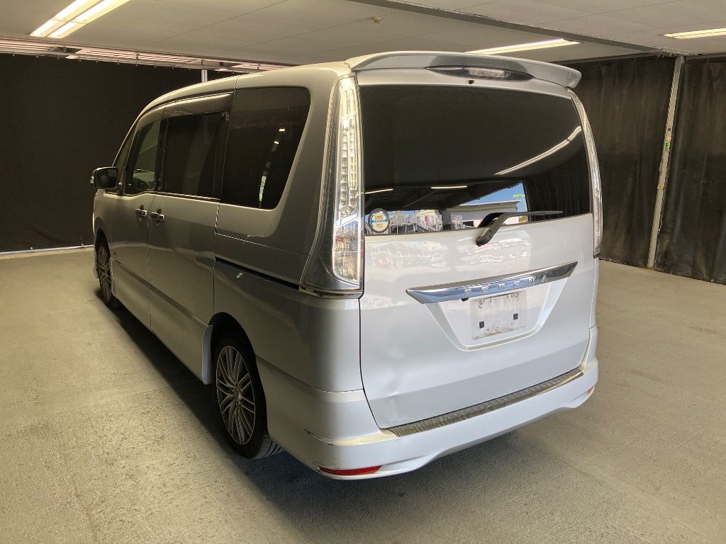 2013 Nissan Serena HWS S-HYBRID auction photo 2