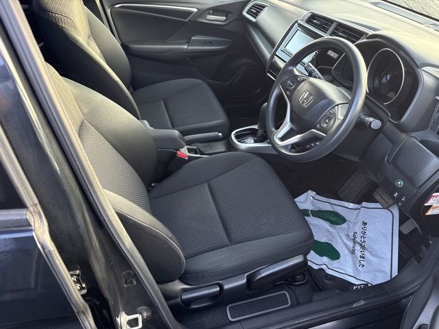 2017 Honda Fit 13G Lホンダセンシング auction photo 8