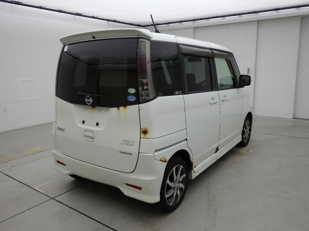 2010 Nissan Roox 4WD ハイウェイスター auction photo 2