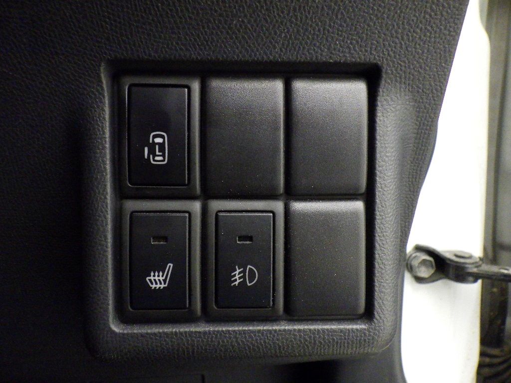 2010 Nissan Roox 4WD ハイウェイスター auction photo 8