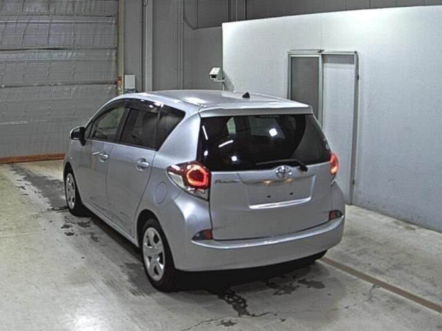 2015 Toyota Ractis G auction photo 2