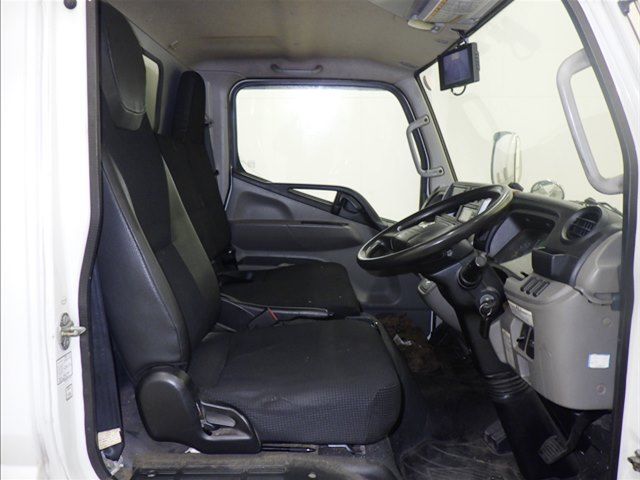 2017 Mitsubishi Fuso Canter Refrigerated and frozen trucks auction photo 6