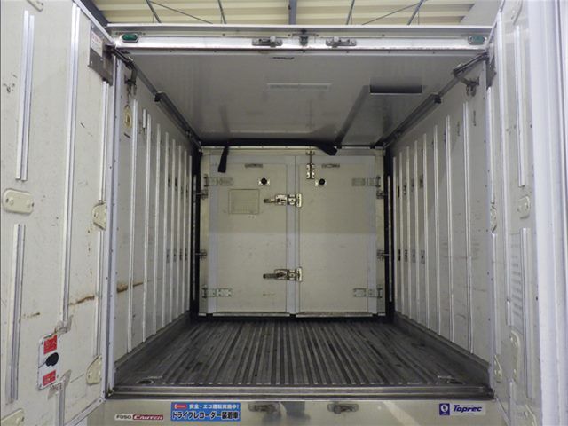 2017 Mitsubishi Fuso Canter Refrigerated and frozen trucks auction photo 4