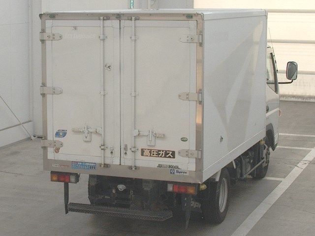 2017 Mitsubishi Fuso Canter Refrigerated and frozen trucks auction photo 2