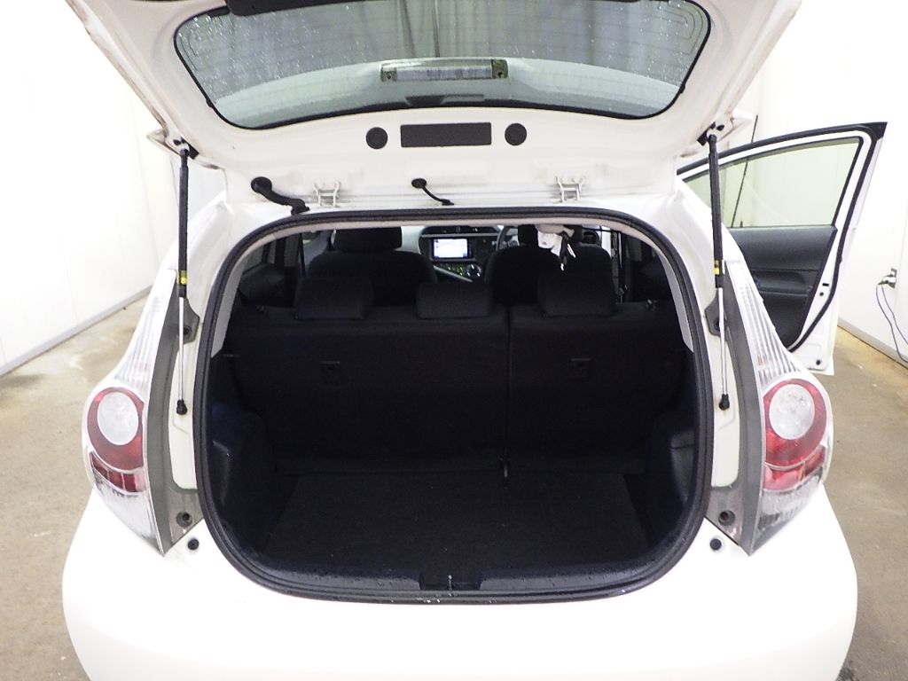 2014 Toyota Aqua S auction photo 8