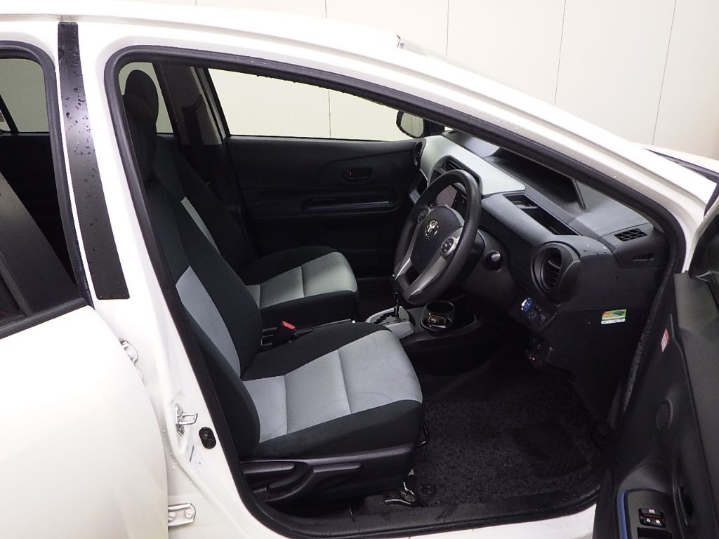 2014 Toyota Aqua S auction photo 6
