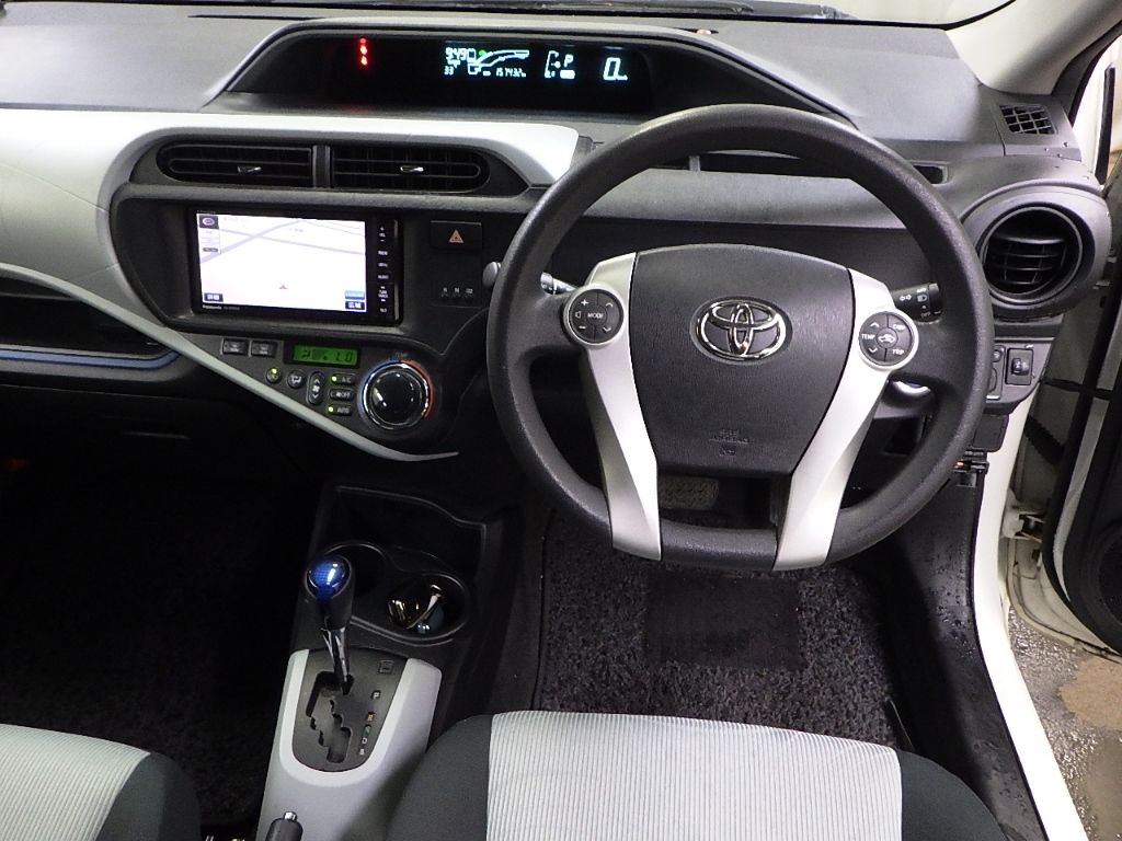 2014 Toyota Aqua S auction photo 3