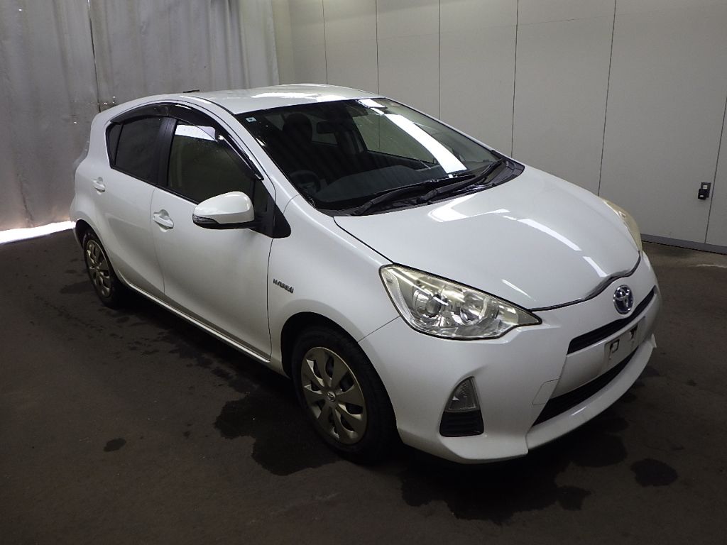 Japan Auction Vehicles 11 2014 Toyota Aqua S auction photo