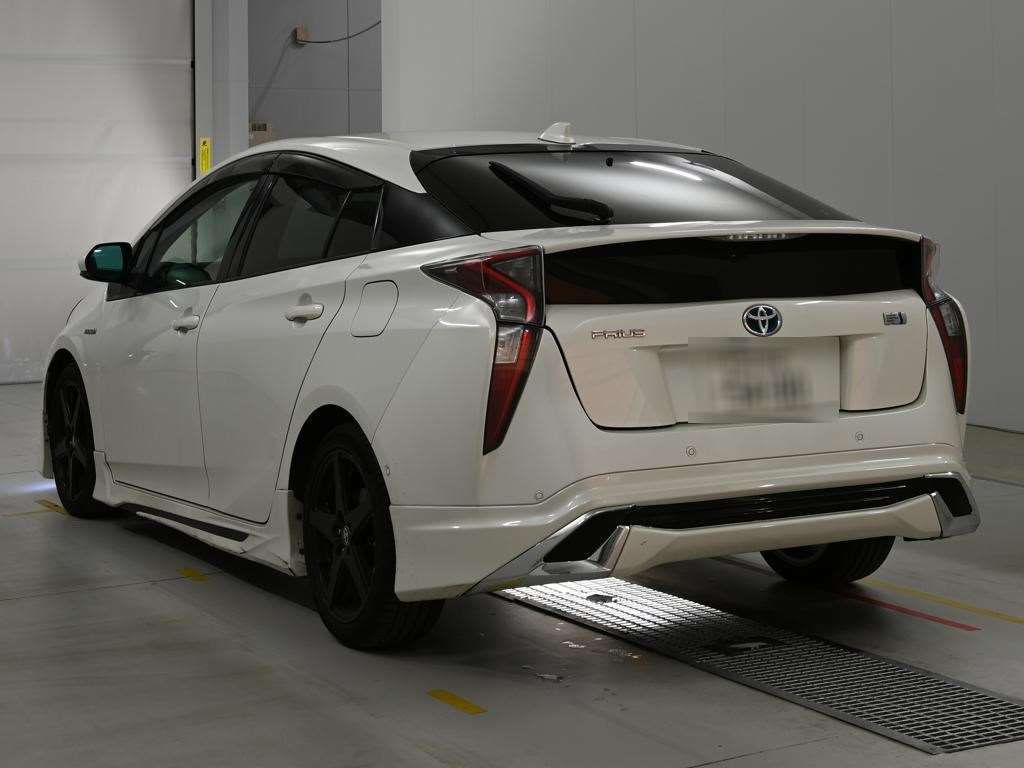 2016 Toyota Prius A Premium Touring Selection auction photo 6