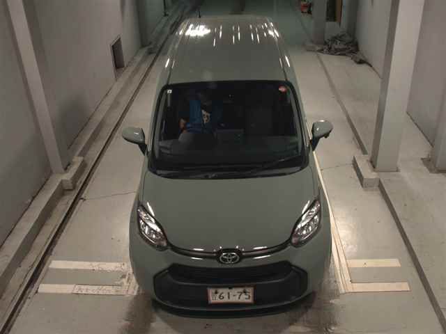 2023 Toyota Sienta X auction photo 6