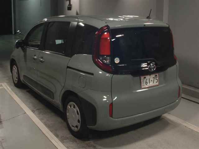 2023 Toyota Sienta X auction photo 2