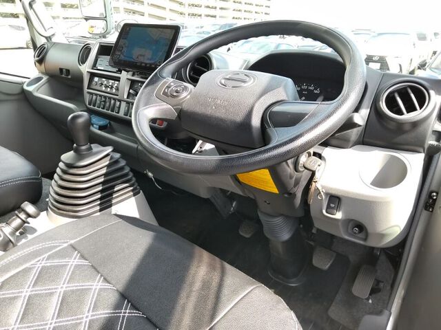 2019 Hino Dutro セキサイ auction photo 3