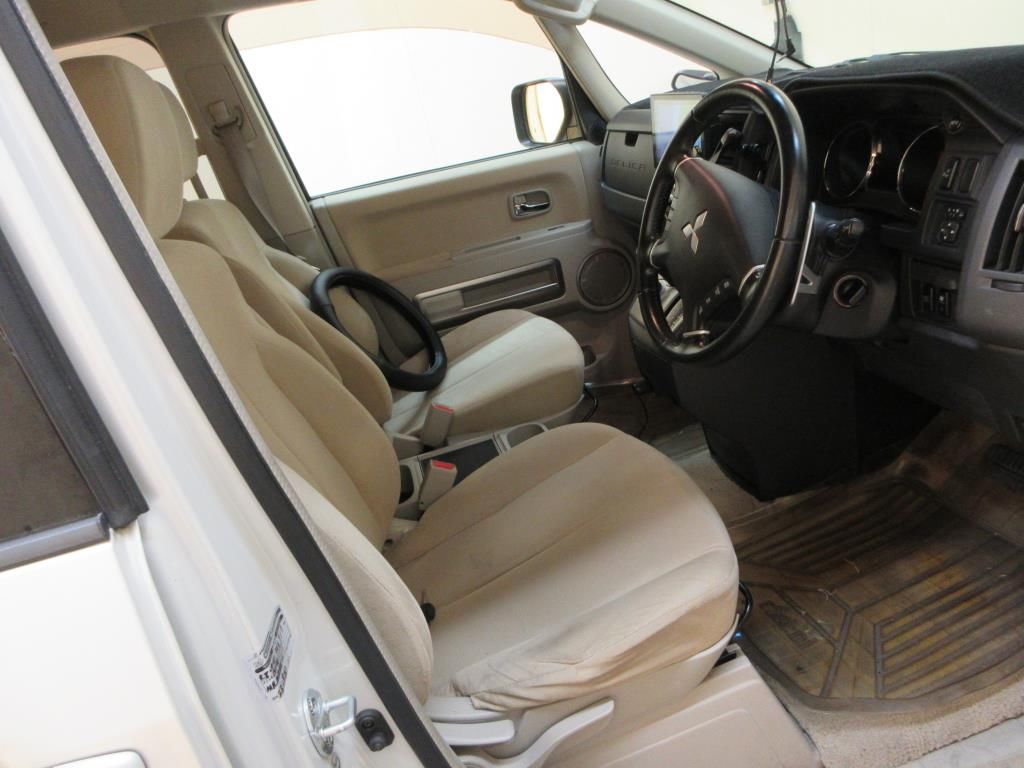 2007 Mitsubishi Delica D:5 4WD Gパワーパッケージ 8人 auction photo 6
