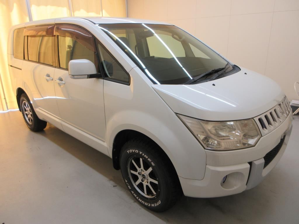 Japan Auction Vehicles 11 2007 Mitsubishi Delica D:5 4WD Gパワーパッケージ 8人 auction photo
